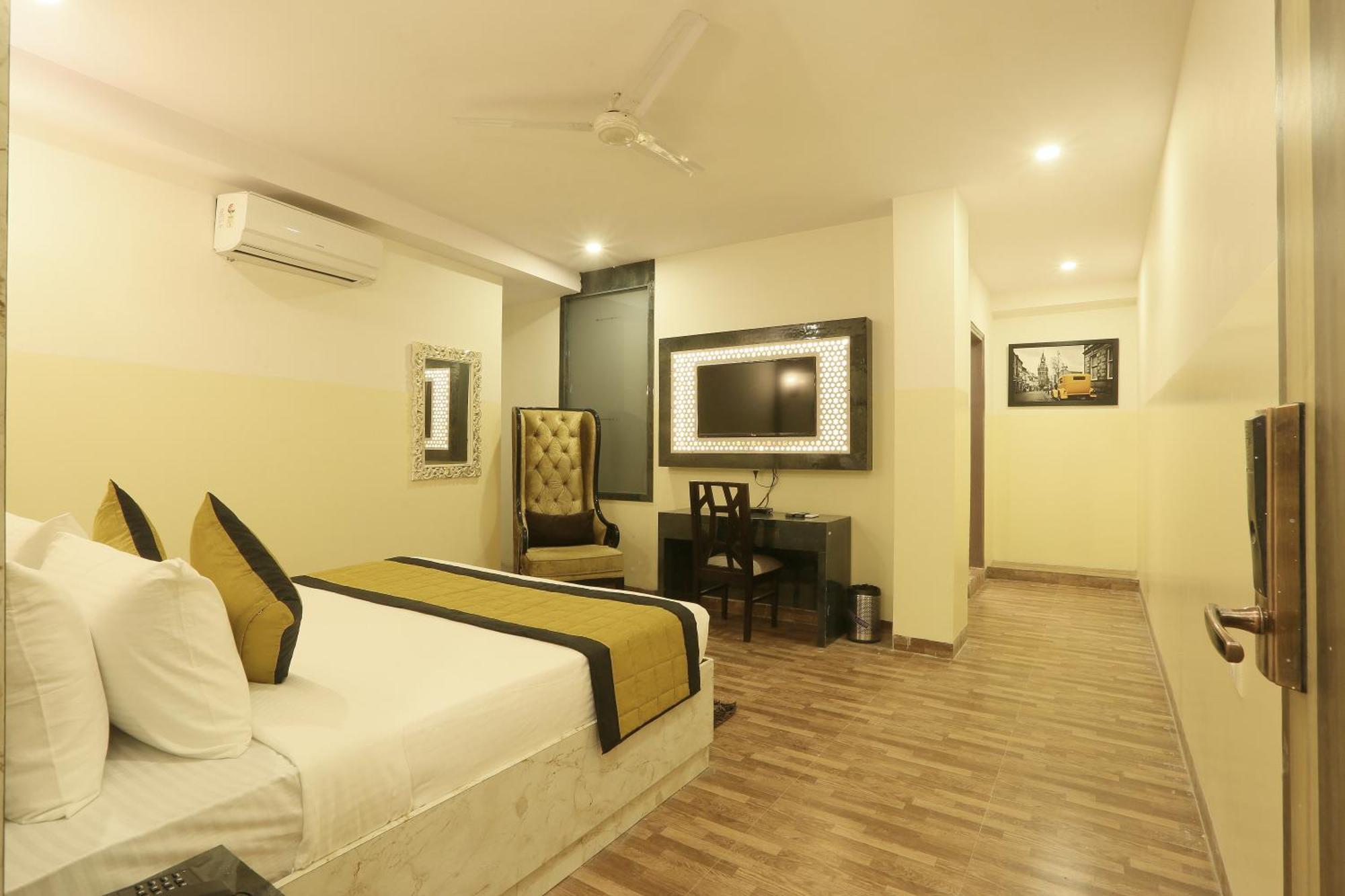 Bed and Breakfast Plazzo Prime Plaza At Delhi Airport Нью-Дели Экстерьер фото