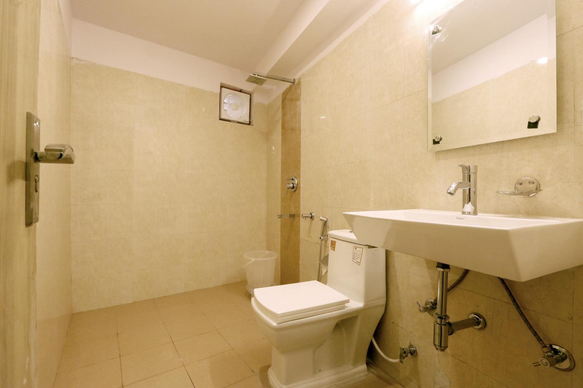 Bed and Breakfast Plazzo Prime Plaza At Delhi Airport Нью-Дели Экстерьер фото