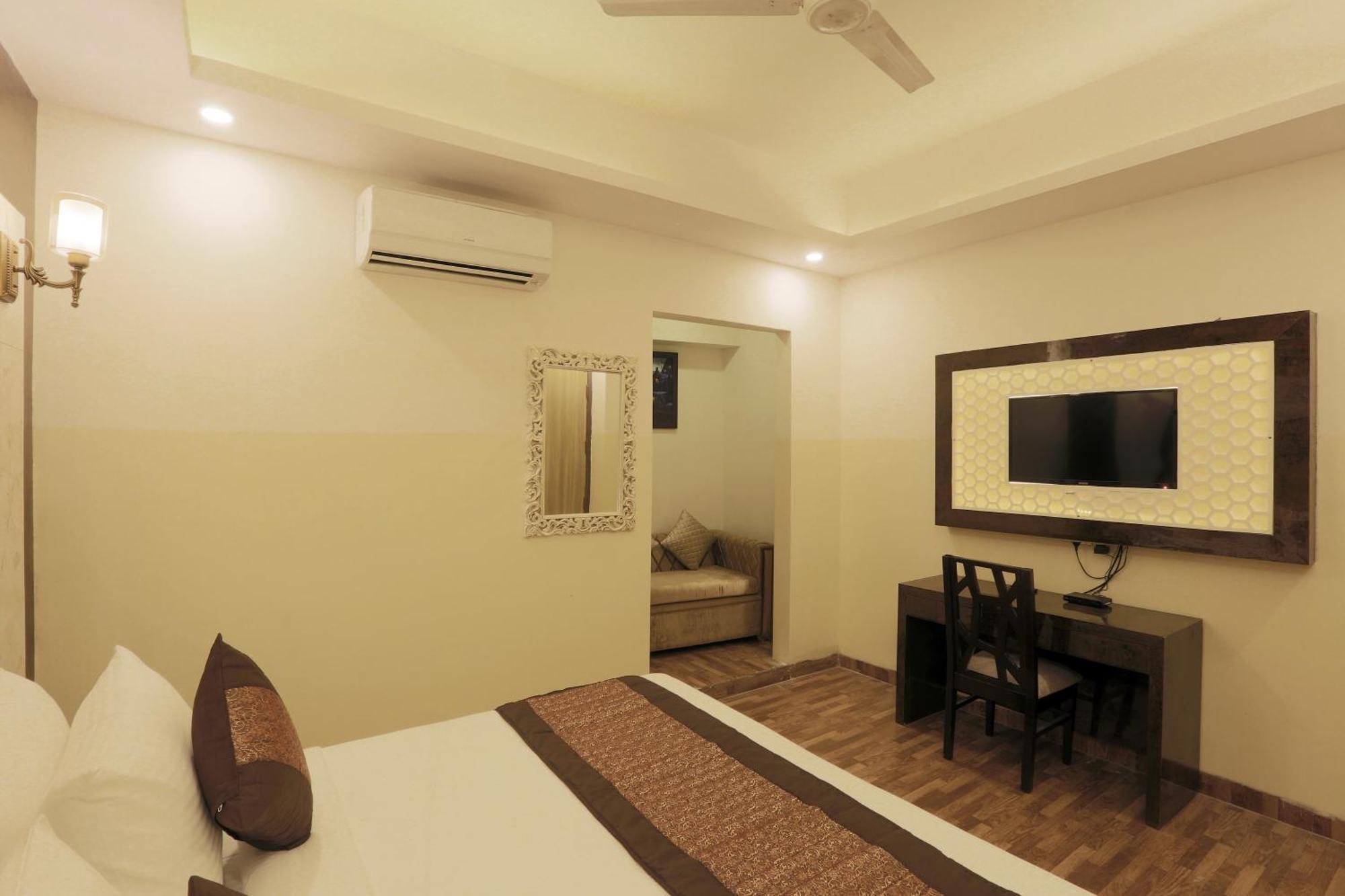 Bed and Breakfast Plazzo Prime Plaza At Delhi Airport Нью-Дели Экстерьер фото