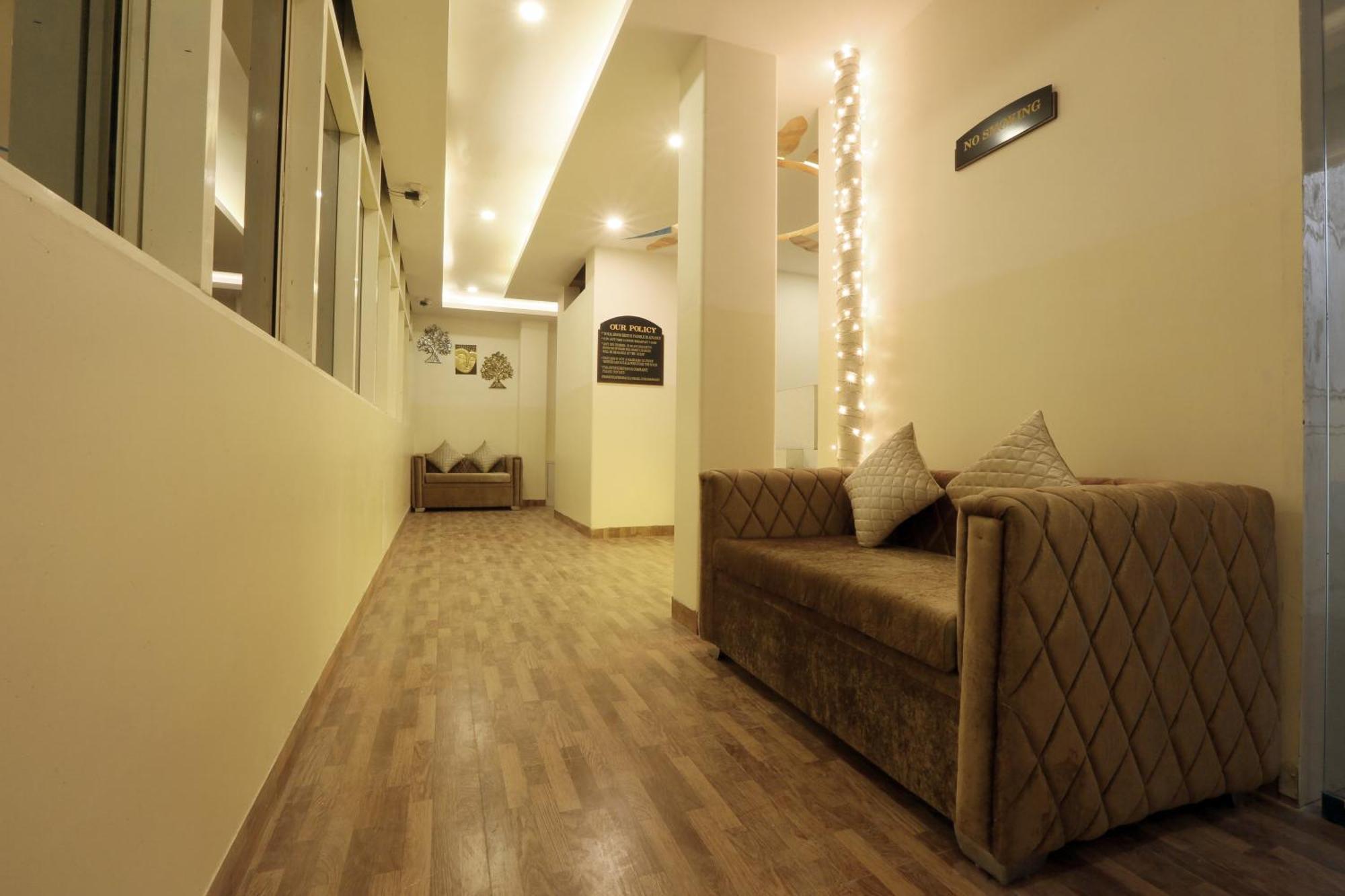 Bed and Breakfast Plazzo Prime Plaza At Delhi Airport Нью-Дели Экстерьер фото