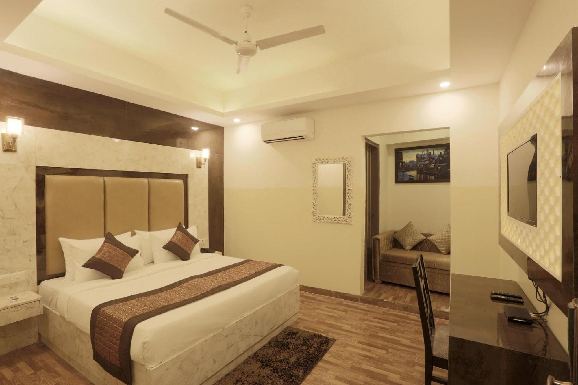 Bed and Breakfast Plazzo Prime Plaza At Delhi Airport Нью-Дели Экстерьер фото